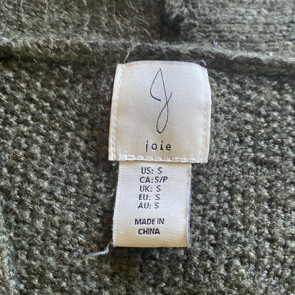 Green Sweater - Picture 4 of 4